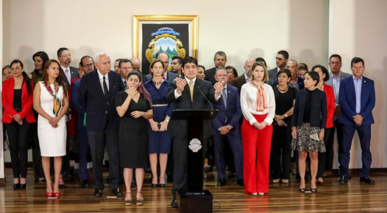 #EscándaloUpad: Renuncia Morales y dos funcionarios más