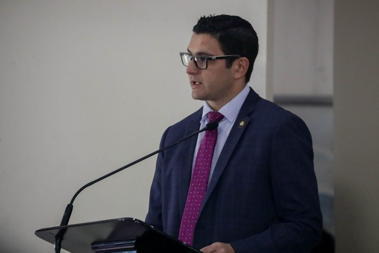 Gobierno propone multas de hasta 2.3 millones a quienes violen aislamiento sanitario