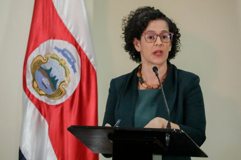 Exministra de Comunicación, Nancy Marín renuncia a puesto en el INS