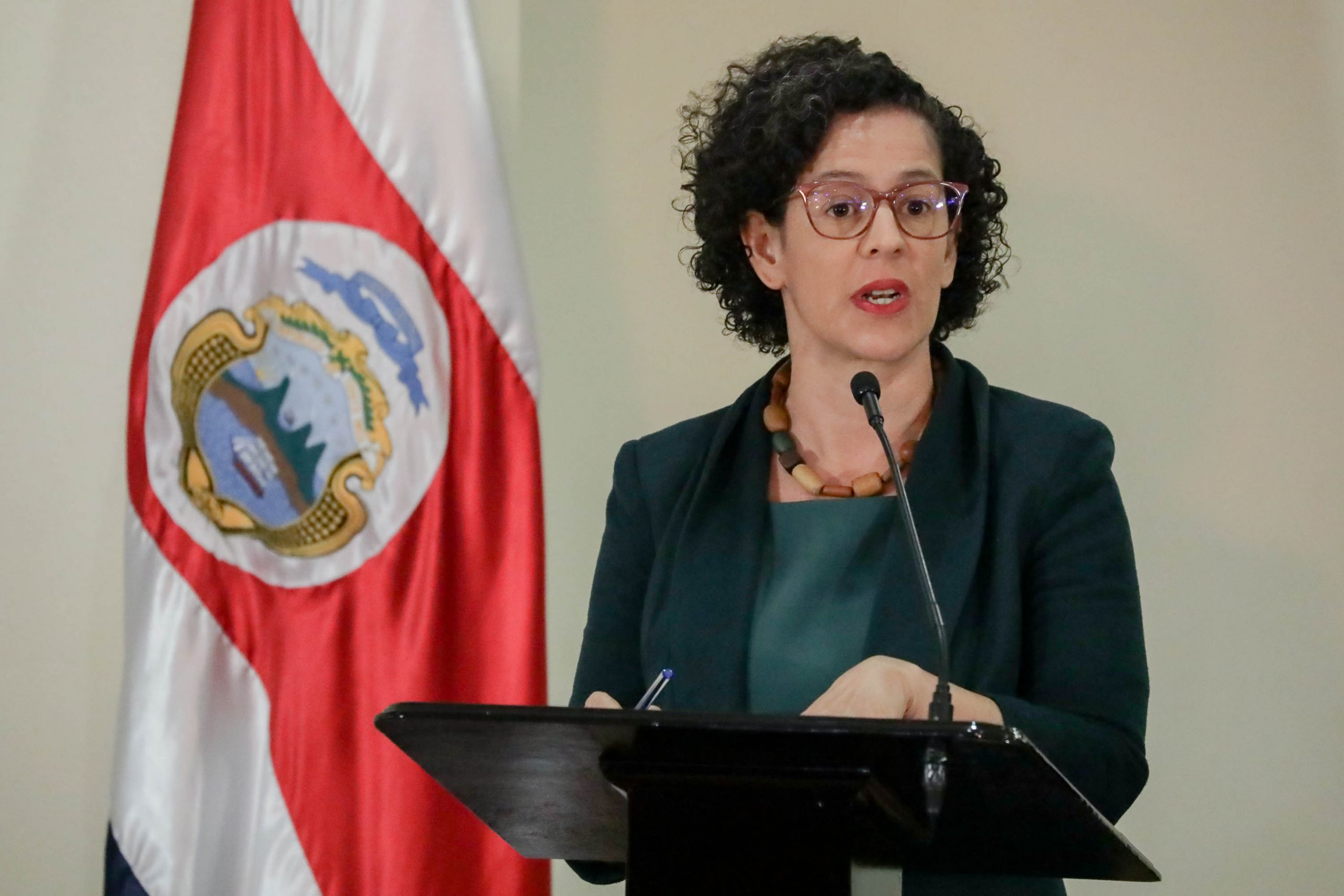 Imagen principal del artículo: Exministra de Comunicación, Nancy Marín renuncia a puesto en el INS
