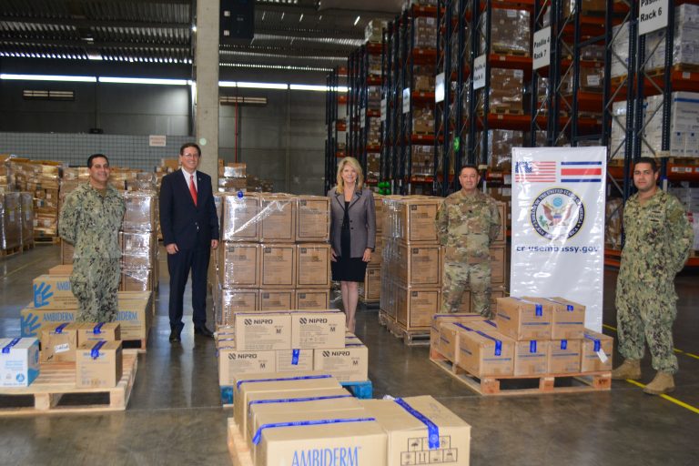Estados Unidos dona a Costa Rica casi 100 mil implementos médicos contra COVID-19