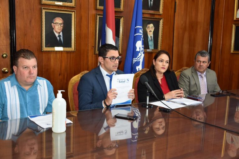 Salud ordena a todos los bares, teatros, cines y restaurantes operar a media capacidad