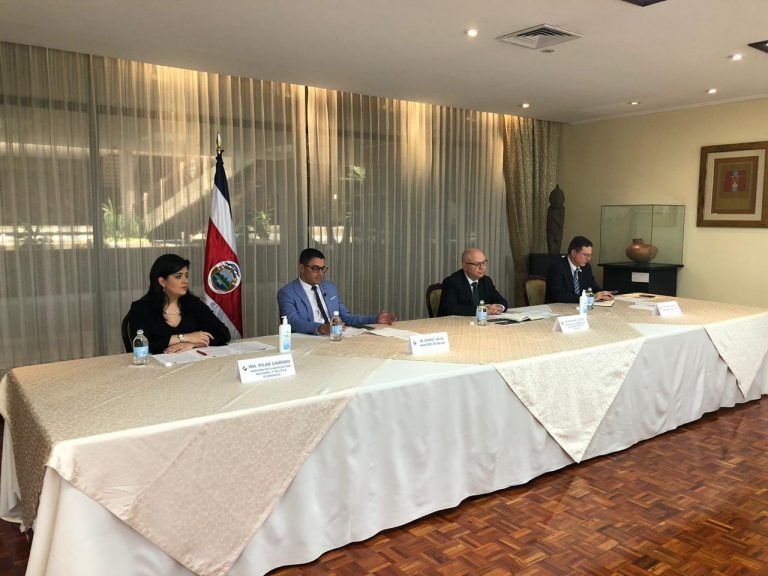 Gobierno suspende incremento salarial y ordena plan de servicios mínimos