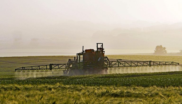 Bayer obligado a aceptar daño en humanos y animales por herbicida; coronavirus y geopolítica: Europa, China y EE.UU se reacomodan