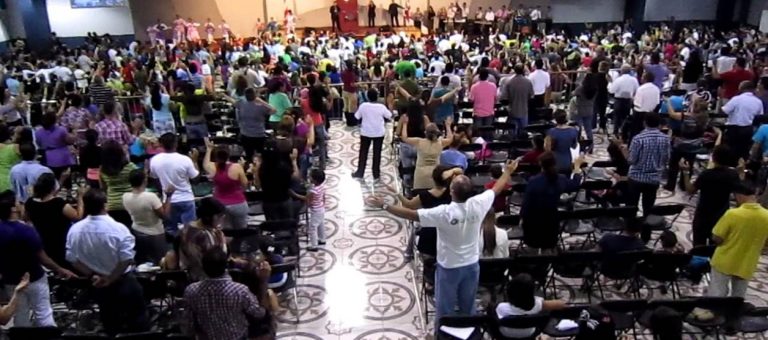 Salud ordena cierre de mega iglesias; falta de orden sanitaria deja decisión a templos pequeños