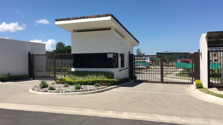 Condominios deben cancelar eventos sociales y comerciales
