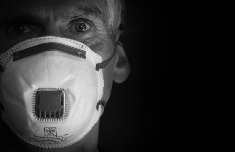 Protegiendo las trincheras: el COVID-19 y el personal de la Salud