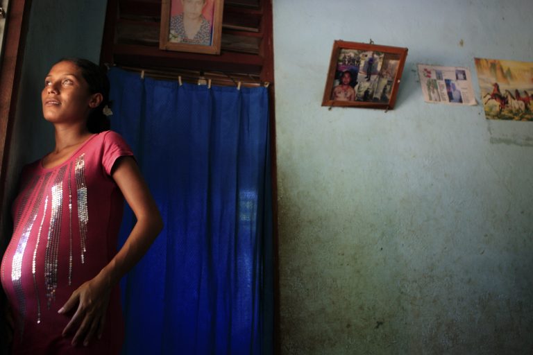 Agencia de la ONU advierte de 'consecuencias catastróficas' para salud de las mujeres por COVID-19