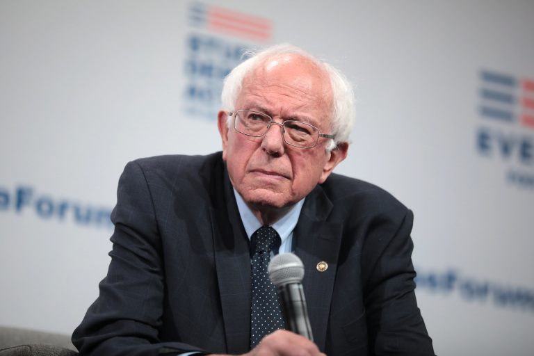 Sanders apoya a Biden; histórico recorte en producción de crudo; FMI libera fondos para países pobres