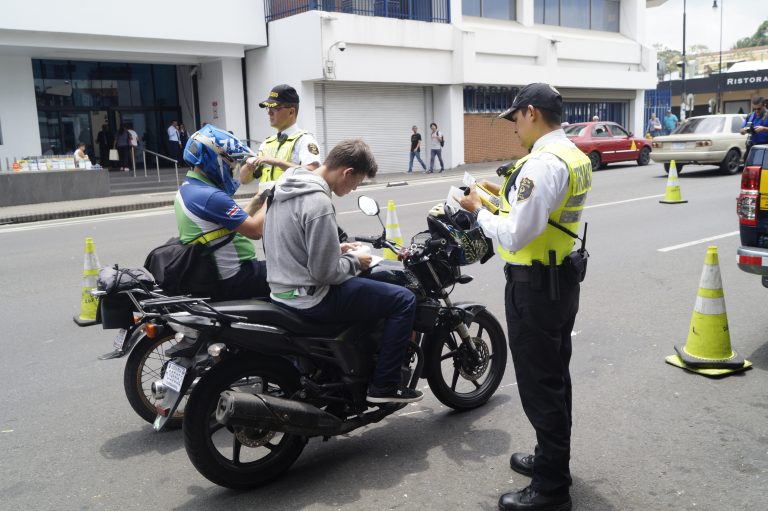 Desde esta tarde, ya no se multará por conducir sin llevar físicamente la licencia
