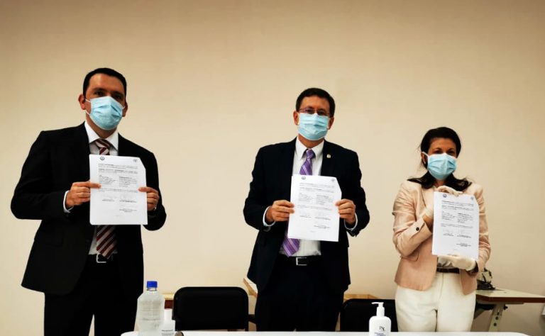 Instituciones públicas se unen para suplir a la CCSS de ropa hospitalaria