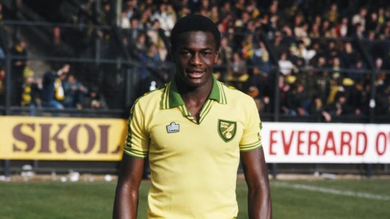La historia de Justin Fashanu, el primer futbolista que se declaró homosexual