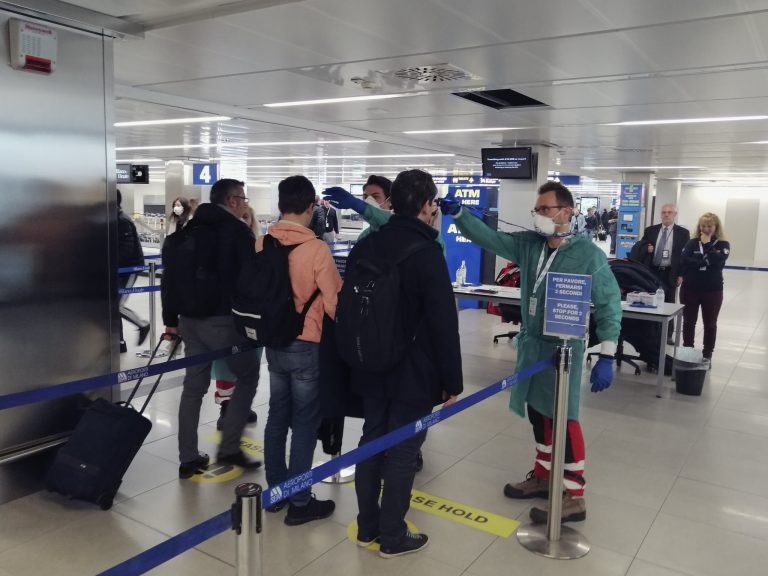 Italia sale del confinamiento; $8 mil millones para vacuna contra COVID-19