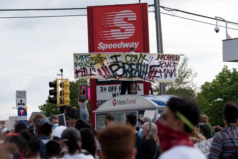 Protestas en Minneapolis; extradición de VP de Huawei a EE.UU