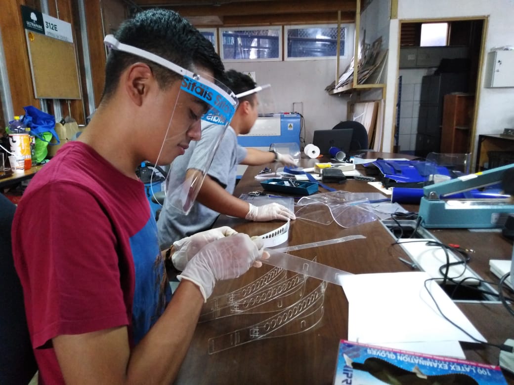 Imagen principal del artículo: Jóvenes de La Carpio venderán caretas protectoras contra COVID-19