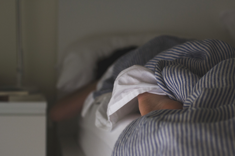 Salud mental en tiempos de COVID-19: especialistas aconsejan descanso reparador