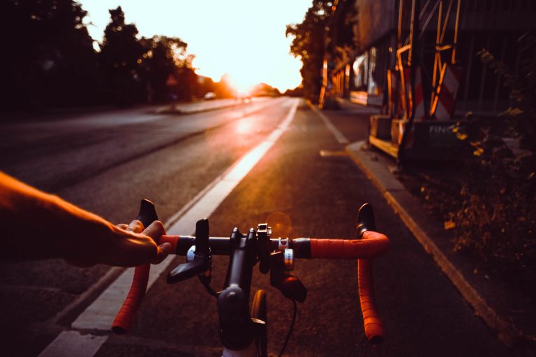 Fundación Metro y Medio fomenta los derechos de ciclistas en carretera