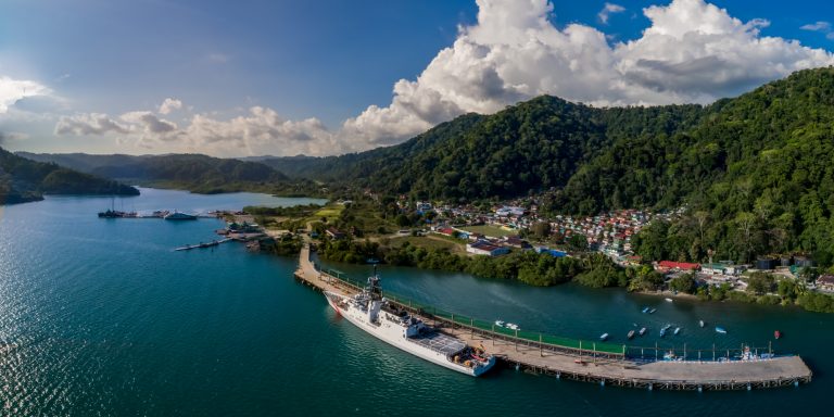 Golfito: de las vitrinas vacías al conocimiento como destino