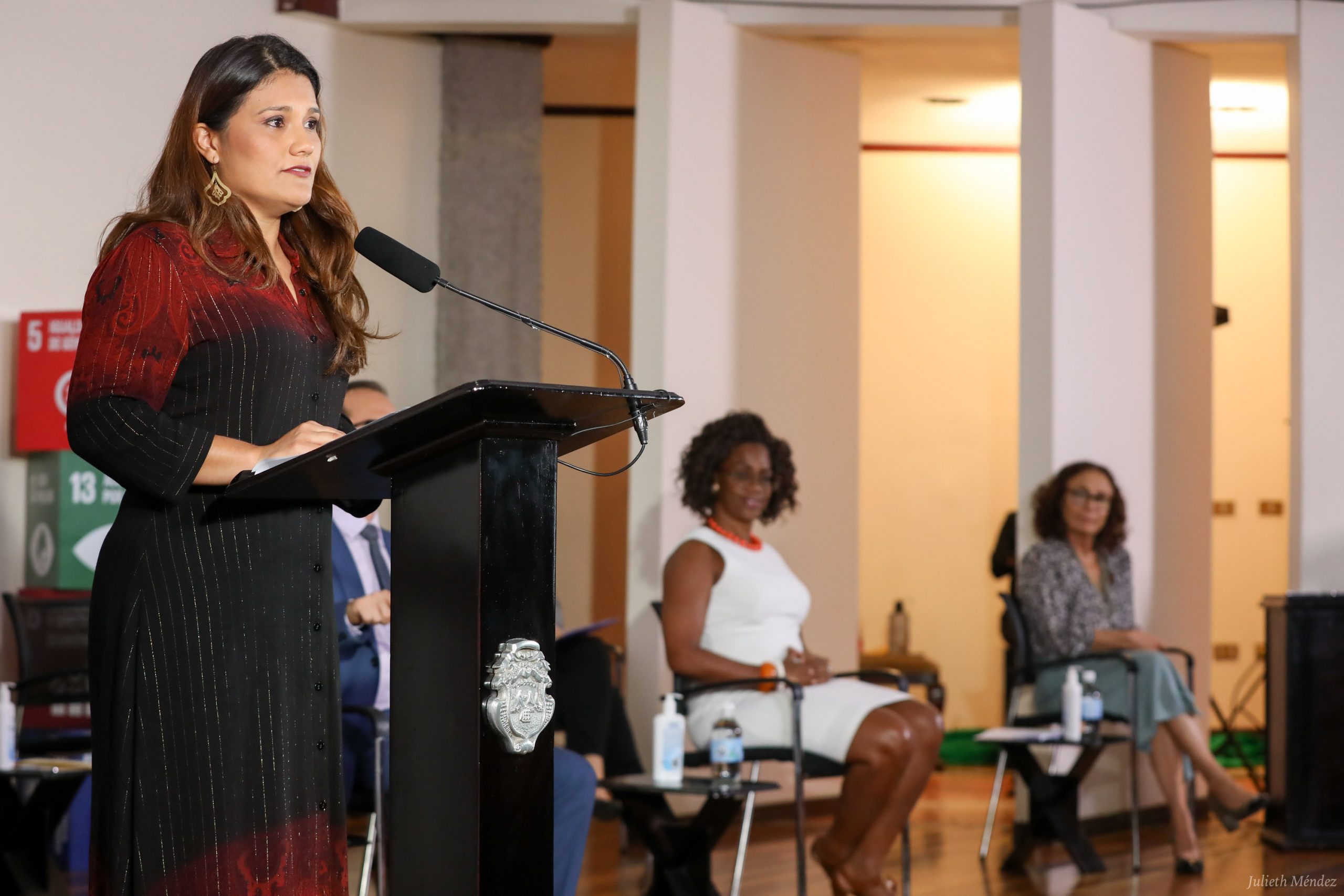 Imagen principal del artículo: Gobierno presenta programa financiero para mujeres que protegen los recursos naturales