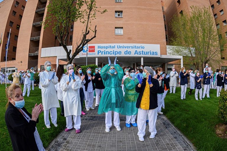 Especialista: "Fumadores no tienen más riesgo de infectarse, pero sí de complicarse por COVID-19"