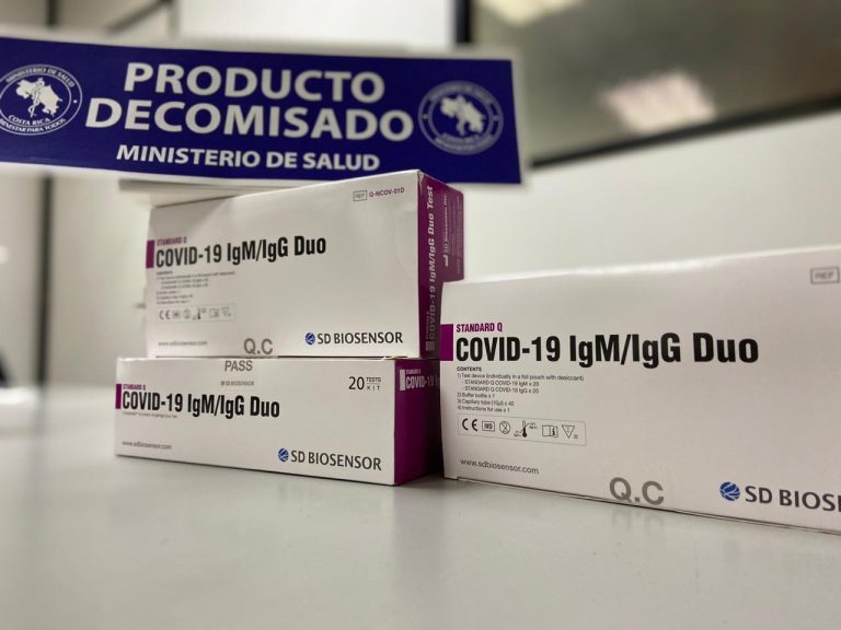 Decomisan pruebas rápidas de COVID-19 a médico que llegó en viaje humanitario