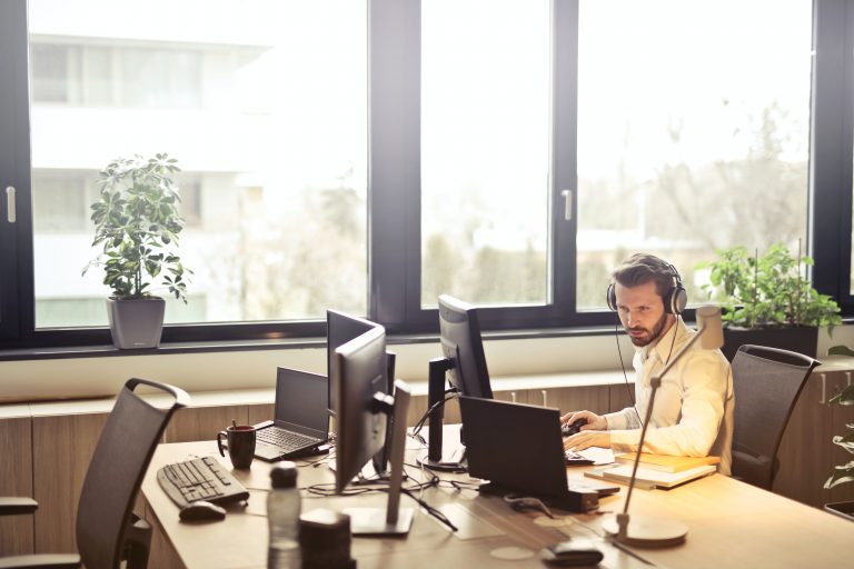 La automatización-información del CRM evoluciona la industria y la vida de las personas