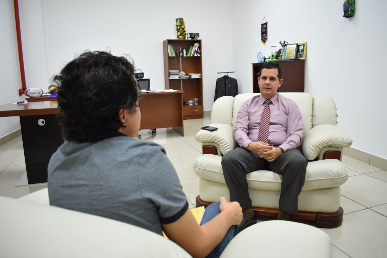 Hernán Solano: "De nada sirve tener 100 Keylor, si no tenemos lugares para practicar deporte"