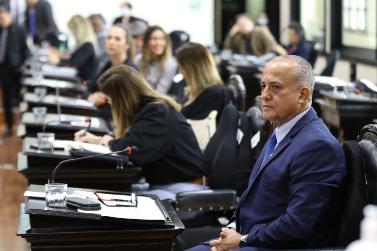 Reformas constitucionales de Estado laico y paridad enfrentarán freno del PLN este miércoles