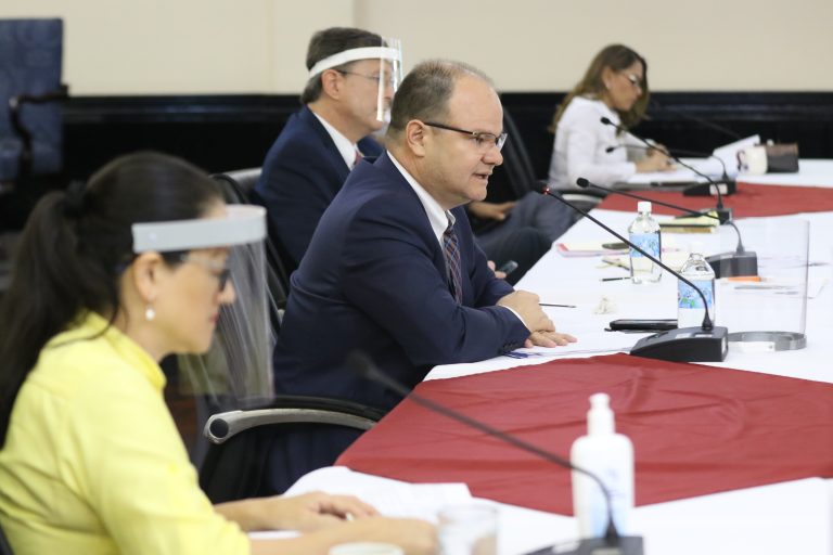 Hacienda buscará nuevo crédito con el FMI que obligaría a medidas para reducción del gasto