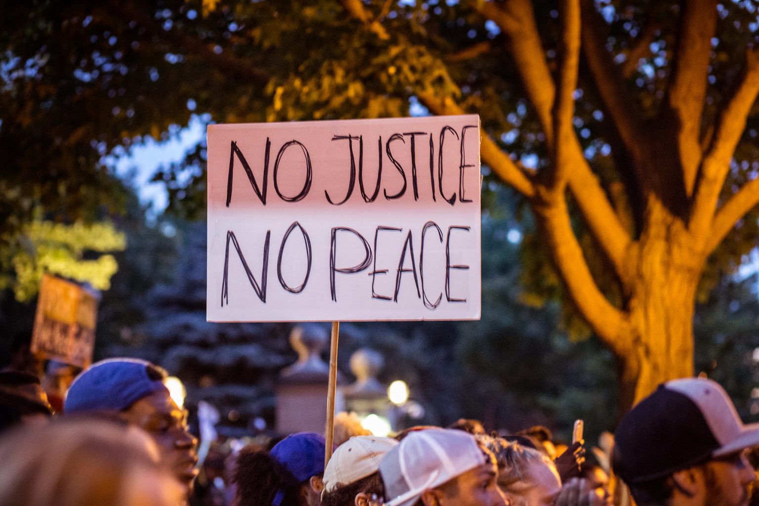 Imagen principal del artículo: Sin justicia no hay paz: Estados Unidos frente a desafío histórico