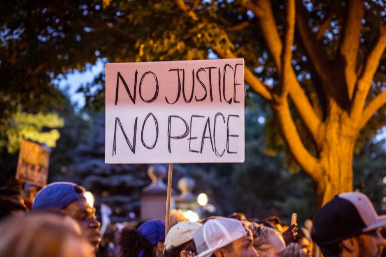 Sin justicia no hay paz: Estados Unidos frente a desafío histórico