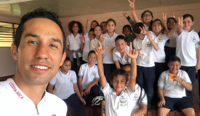 Fundación de Andrey Fonseca ganó $5.000 para comprar bicicletas a niños necesitados