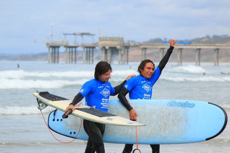 Parasurfista Henry Martínez obtuvo título con honores en la UCR