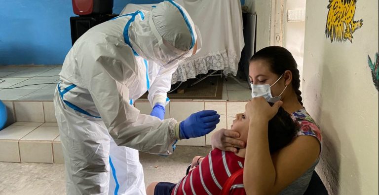 100 funcionarios aplicaron 377 pruebas de COVID-19 en primer día de testeo agresivo en Pavas