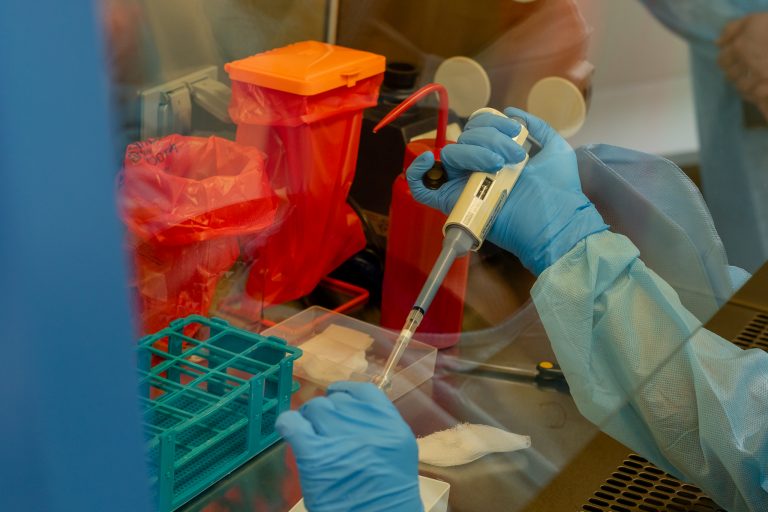 Inciensa encontró la variante Ómicron en 82% de las muestras analizadas entre el 26 de diciembre y el 1 de enero