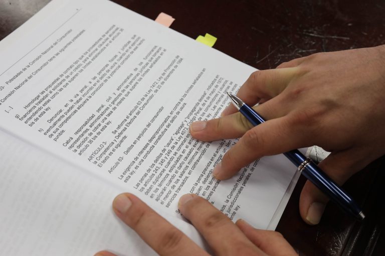 Presidente firma Ley contra la Usura y corre el tiempo para que se publique en La Gaceta