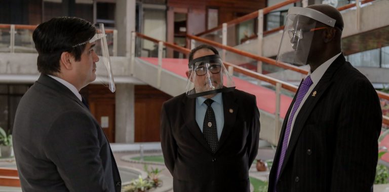 Fracaso del crédito del BID impulsó salida de Marcelo Prieto: "Entramos en un nuevo clima político"