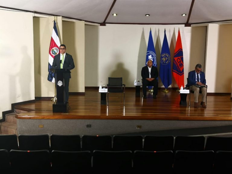 CNE declara alerta naranja por pandemia de COVID-19 en cinco distritos por repunte de casos