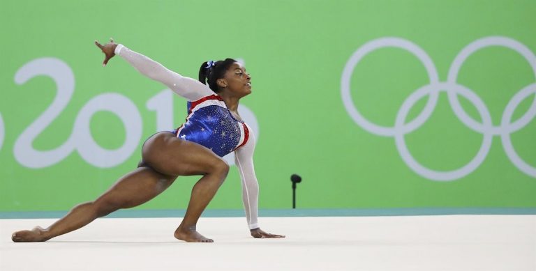 Simone Biles demanda al Comité Olímpico de Estados Unidos por encubrir casos de abuso sexual