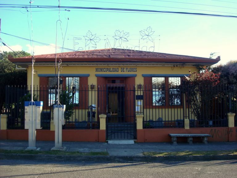 Salud emite orden sanitaria a funcionarios de municipalidad de Flores tras caso positivo por COVID-19