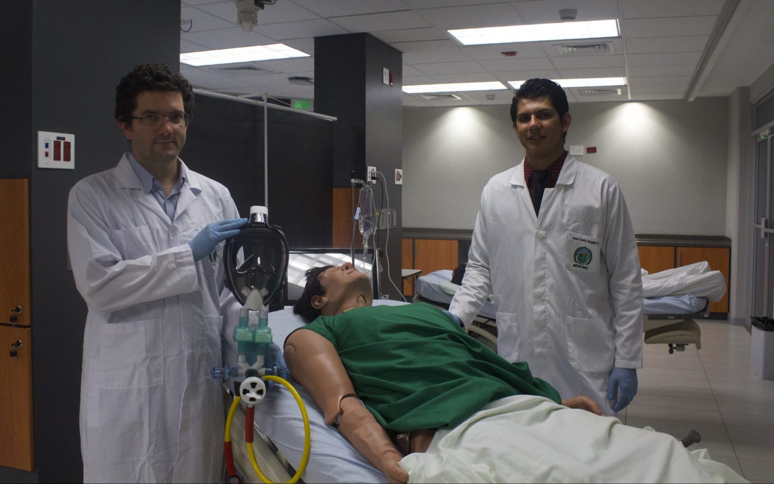 Imagen principal del artículo: UCR presenta respirador artificial con potencial de fabricarse por completo en Costa Rica