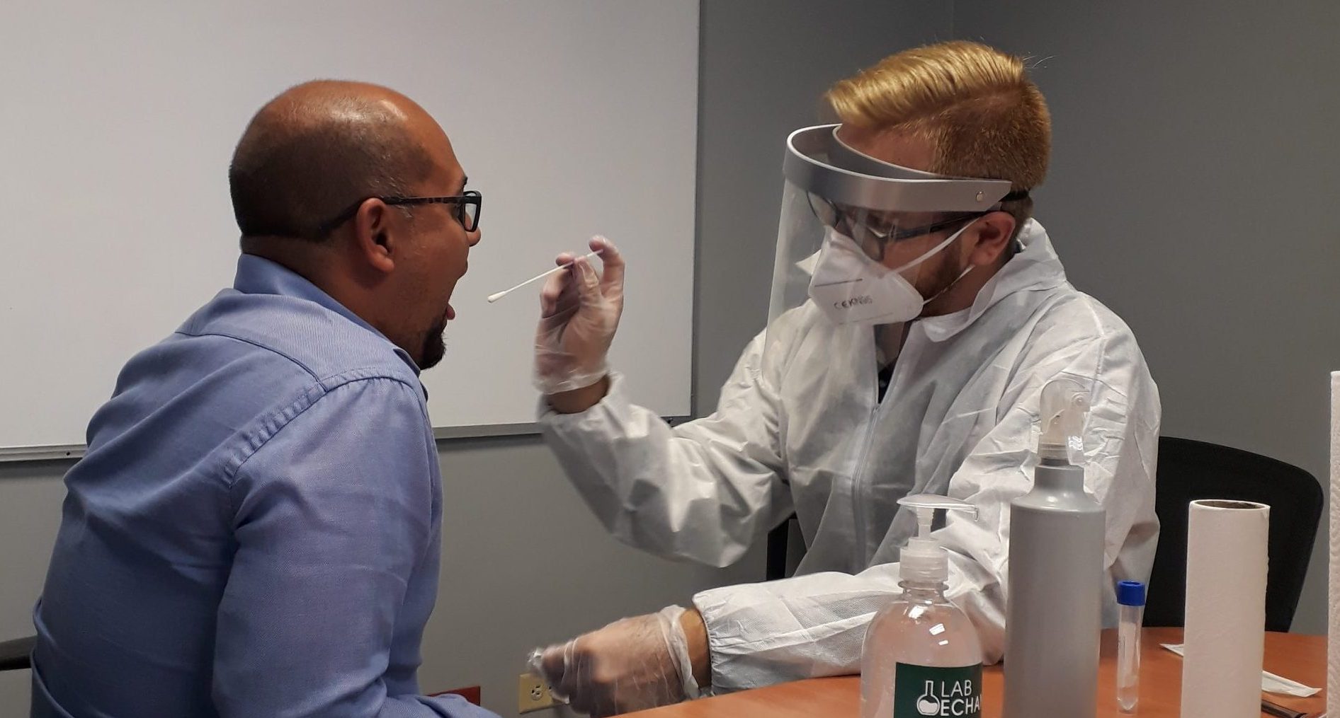 Imagen principal del artículo: Laboratorios Echandi inició programa de testeo proactivo de COVID-19 en empresas