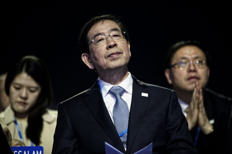 Encuentran a alcalde desaparecido en Corea; Violentas protestas en Serbia