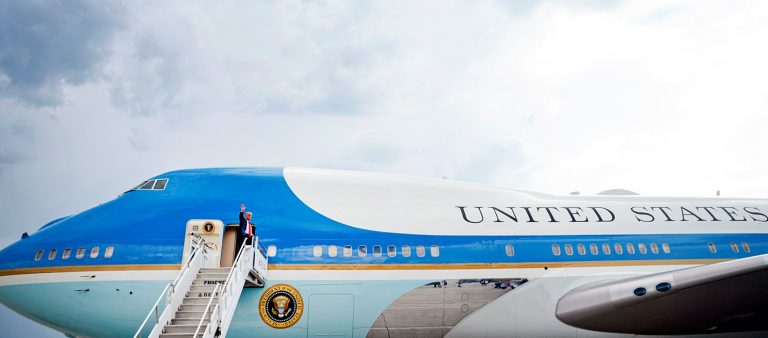 Intervención militar egipcia en Libia; Imagen de Trump en caída