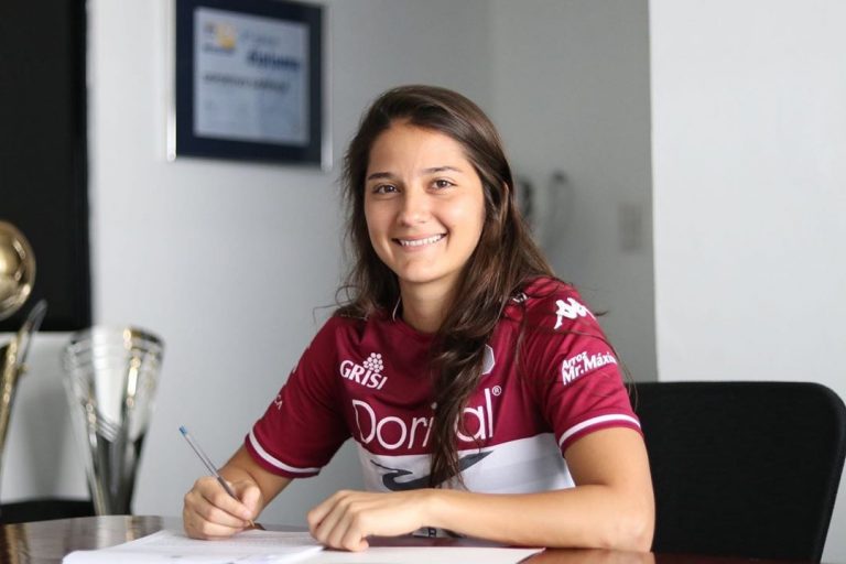 Jugadora de Saprissa FF utilizó su influencia para ayudar a 50 familias afectadas por la COVID-19