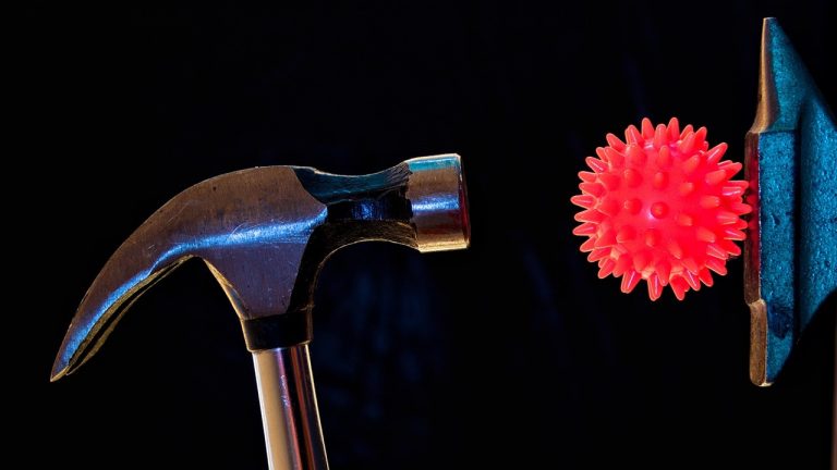 Un martillo no es suficiente, necesitamos un mazo (y una tijera)