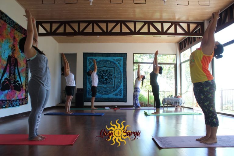 Estudio de yoga implementa clases virtuales y restricción de aforo para sobrevivir a la pandemia