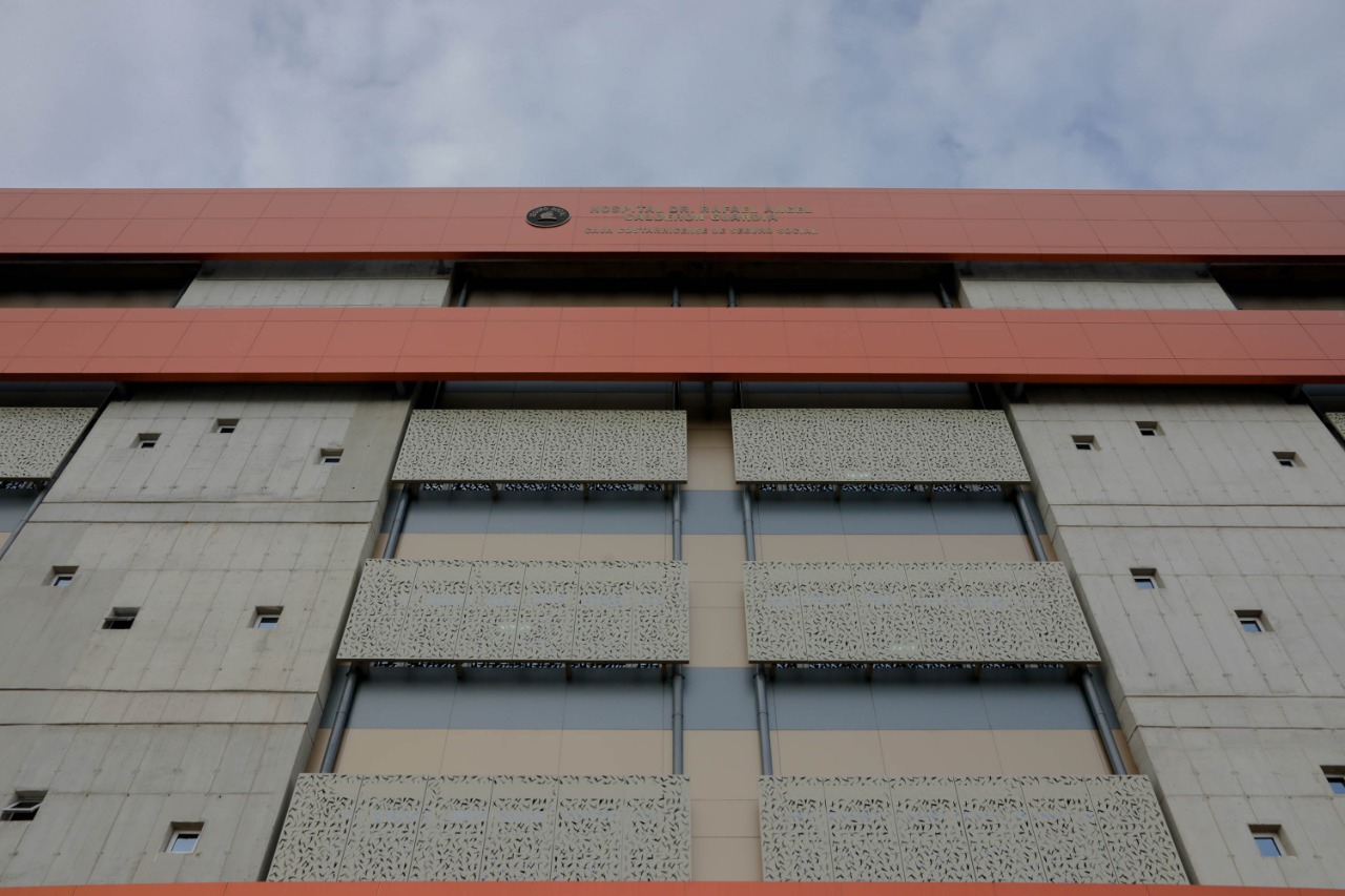 Imagen principal del artículo: Nueva torre del Hospital Calderón Guardia se usará para afrontar hospitalizaciones por la pandemia