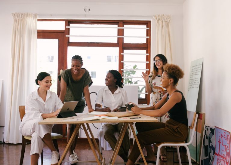 La importancia de abordar los retos de la comunicación intercultural en el entorno laboral