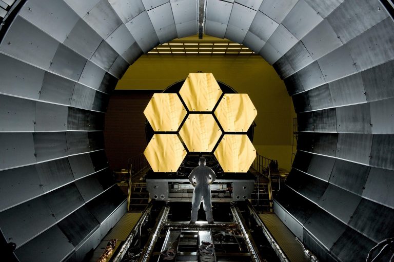 El aporte de la ingeniería química industrial en la obtención, gestión y aprovechamiento de la basura espacial